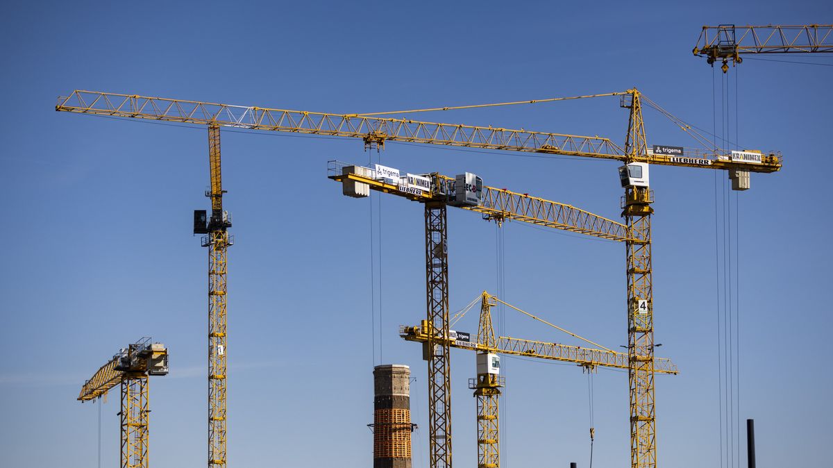 Obrat ve stavebnictví. Růst táhnou veřejné investice, byty dál váznou